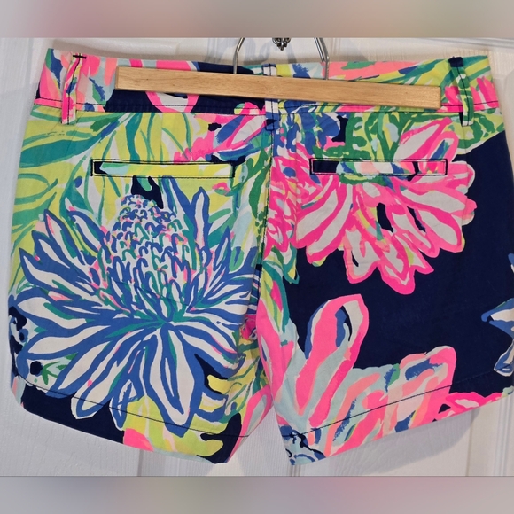 Lilly Pulitzer Women's Shorts - Picture 3 of 5